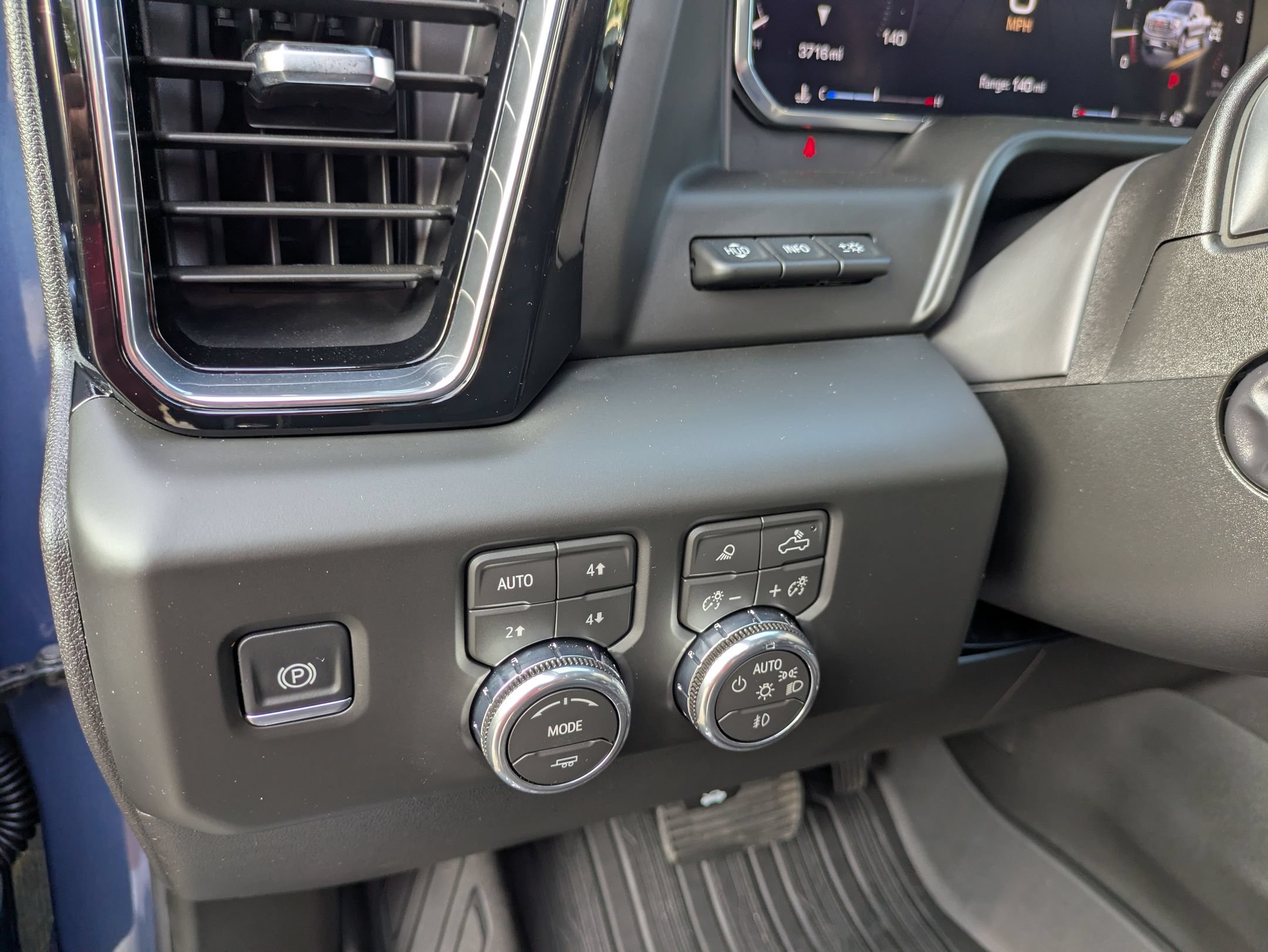 Used 2026 GMC Sierra 1500 Denali w/ Denali Reserve Package AWD/4WD image 18