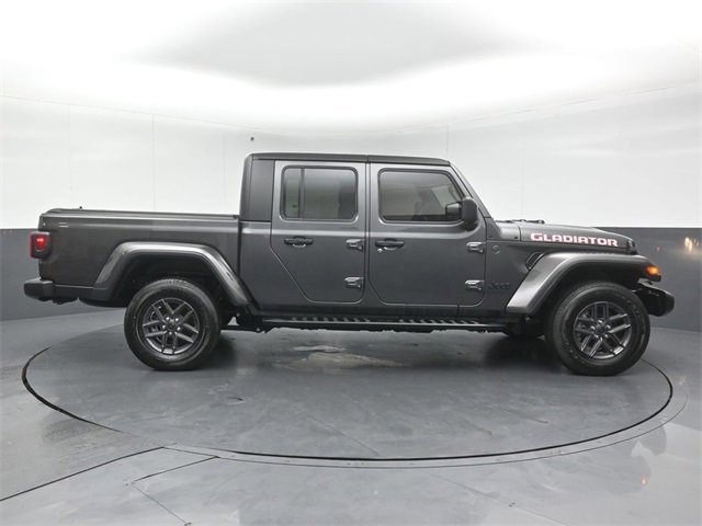 Used 2024 Jeep Gladiator Sport image 16