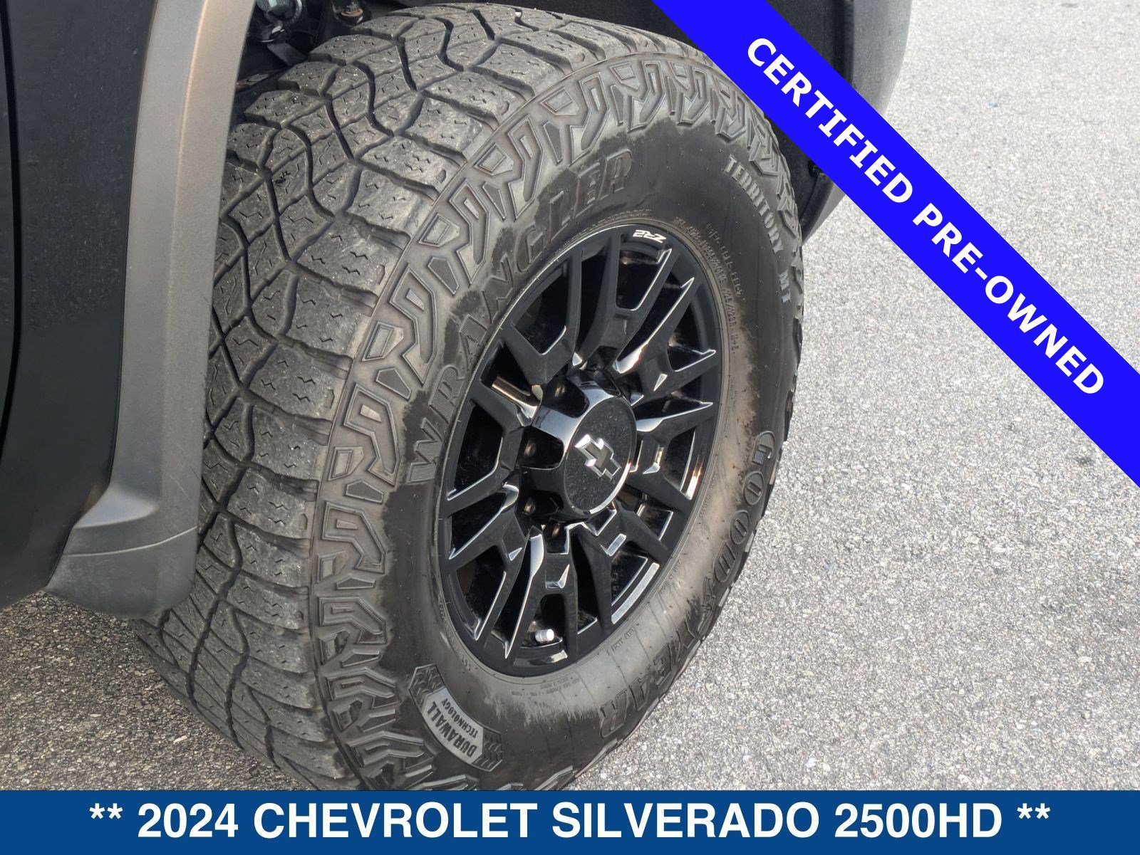 Used 2024 Chevrolet Silverado 2500 ZR2 w/ Technology Package image 12