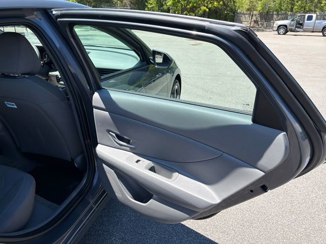 Used 2023 Hyundai Elantra SEL w/ Convenience Package FWD image 25