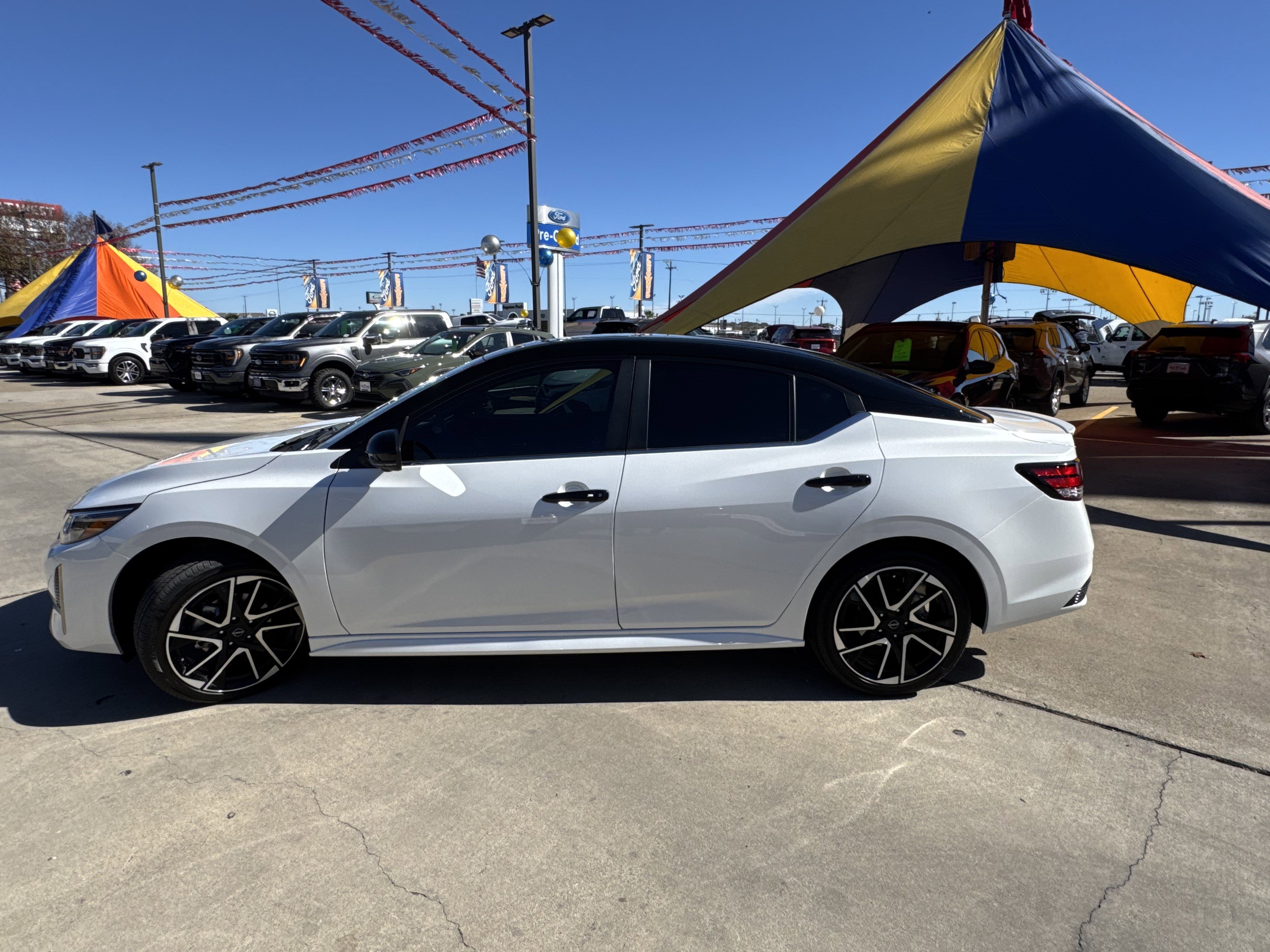Used 2025 Nissan Sentra SR w/ SR Premium Package image 10