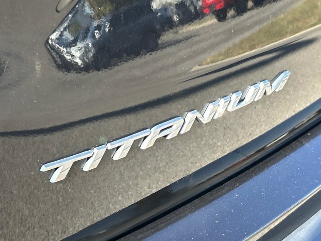 Certified 2022 Ford Edge Titanium w/ Class II Trailer Tow Package AWD/4WD image 12