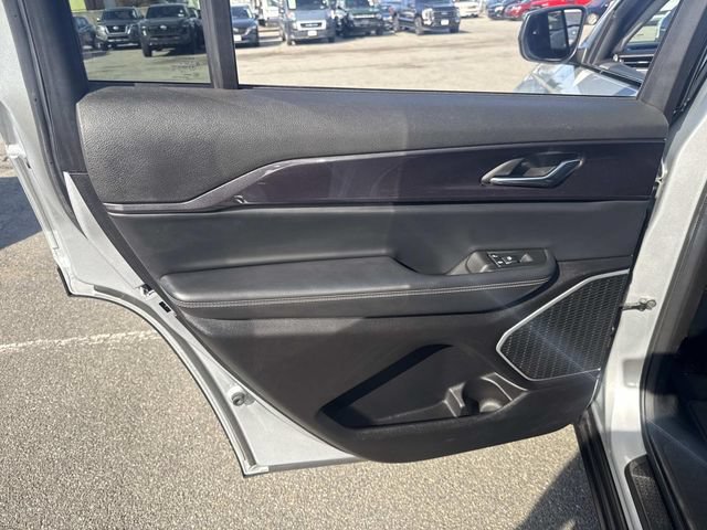 Used 2021 Jeep Grand Cherokee L Laredo w/ Luxury Tech Group I AWD/4WD image 19