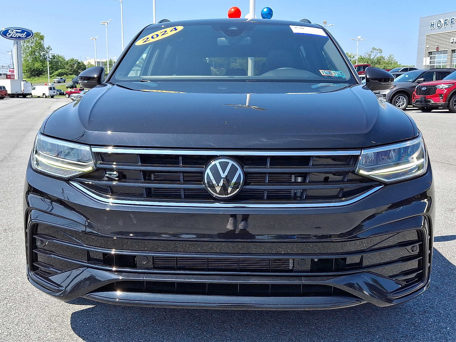 Used 2024 Volkswagen Tiguan SE R-Line AWD/4WD image 2