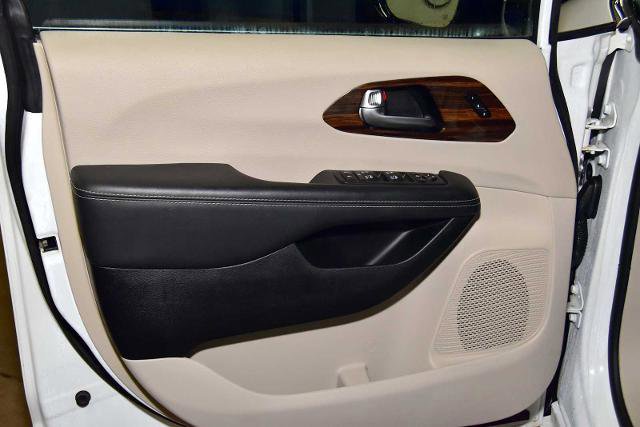 Used 2023 Chrysler Pacifica Limited image 33