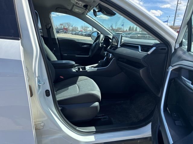 Used 2025 Toyota RAV4 XLE AWD/4WD image 12