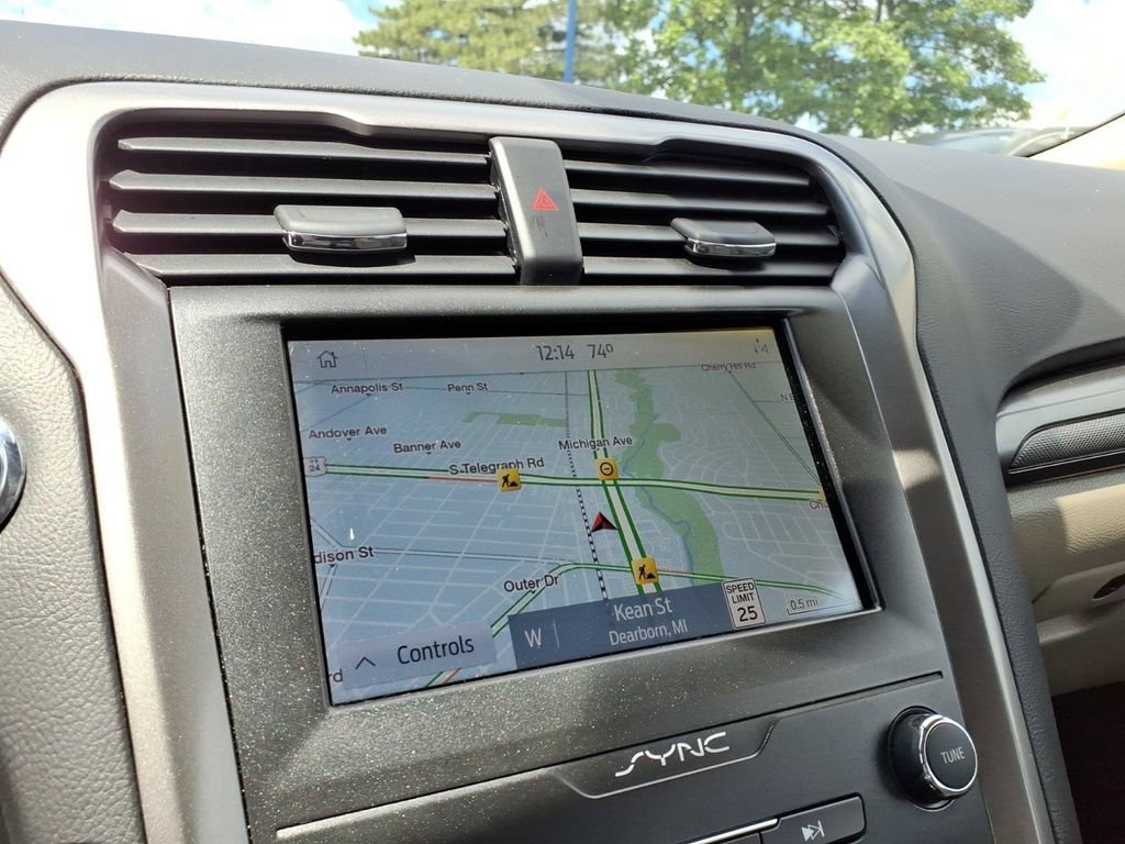 Certified 2020 Ford Fusion SE FWD image 18