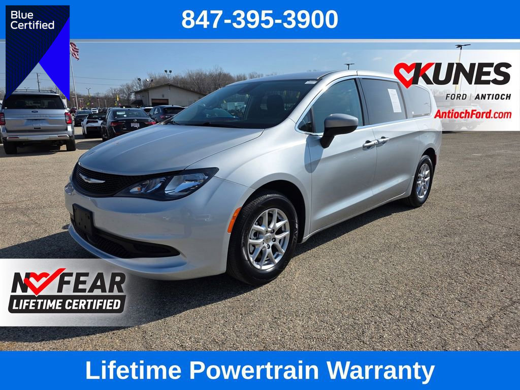 Used 2023 Chrysler Voyager LX image 1