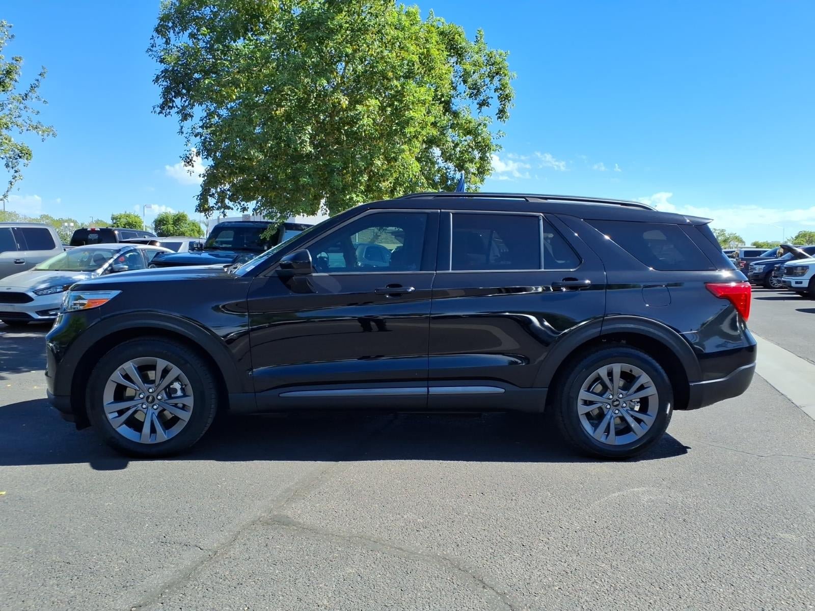 Certified 2024 Ford Explorer XLT w/ Equipment Group 202A RWD image 7