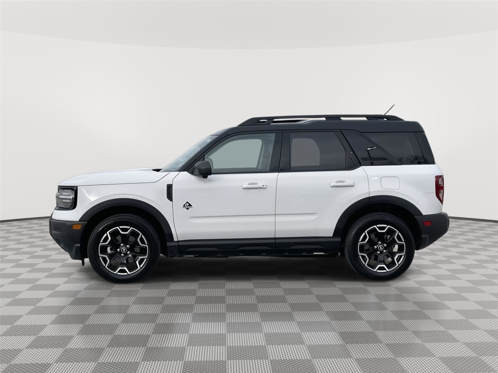 Certified 2025 Ford Bronco Sport Outer Banks w/ Outer Banks Tech Package+ AWD/4WD image 2