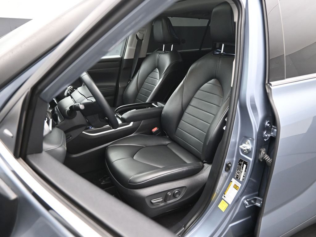 Used 2021 Toyota Highlander XLE image 36