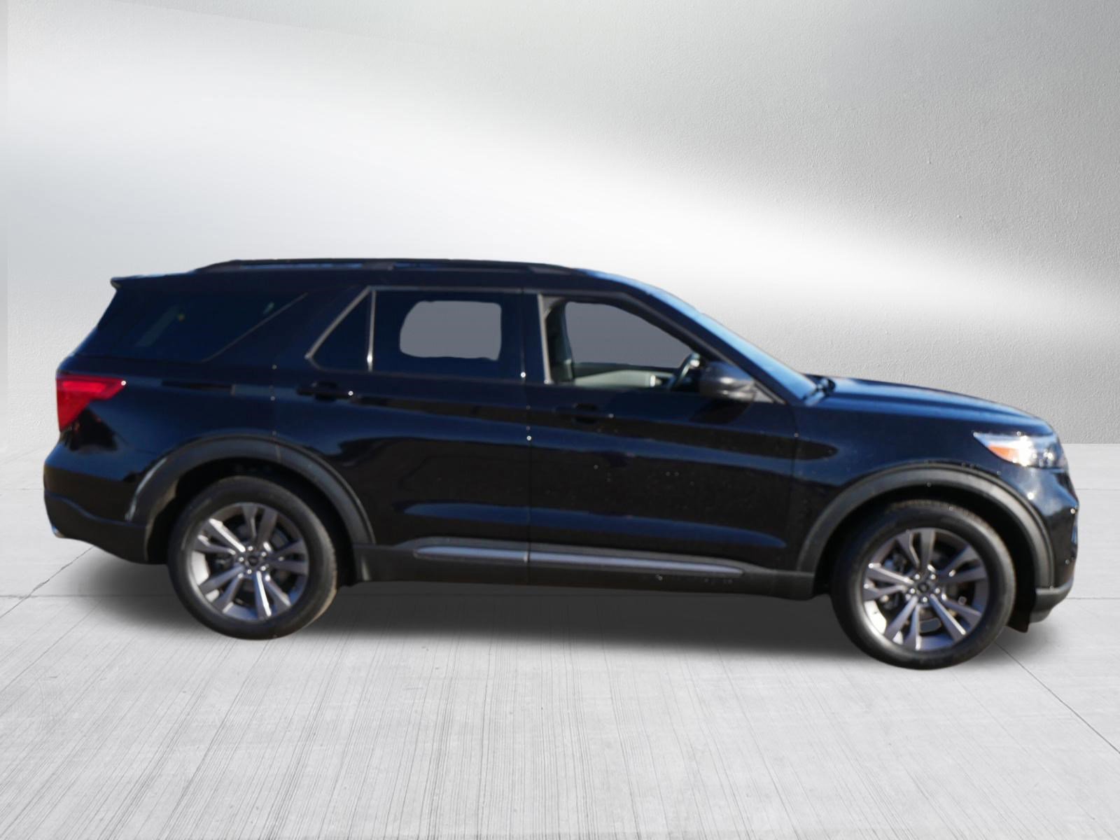 Certified 2022 Ford Explorer XLT w/ Equipment Group 202A image 6