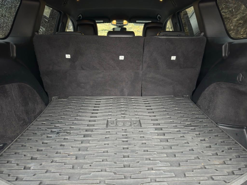 Used 2019 Jeep Grand Cherokee Limited image 10