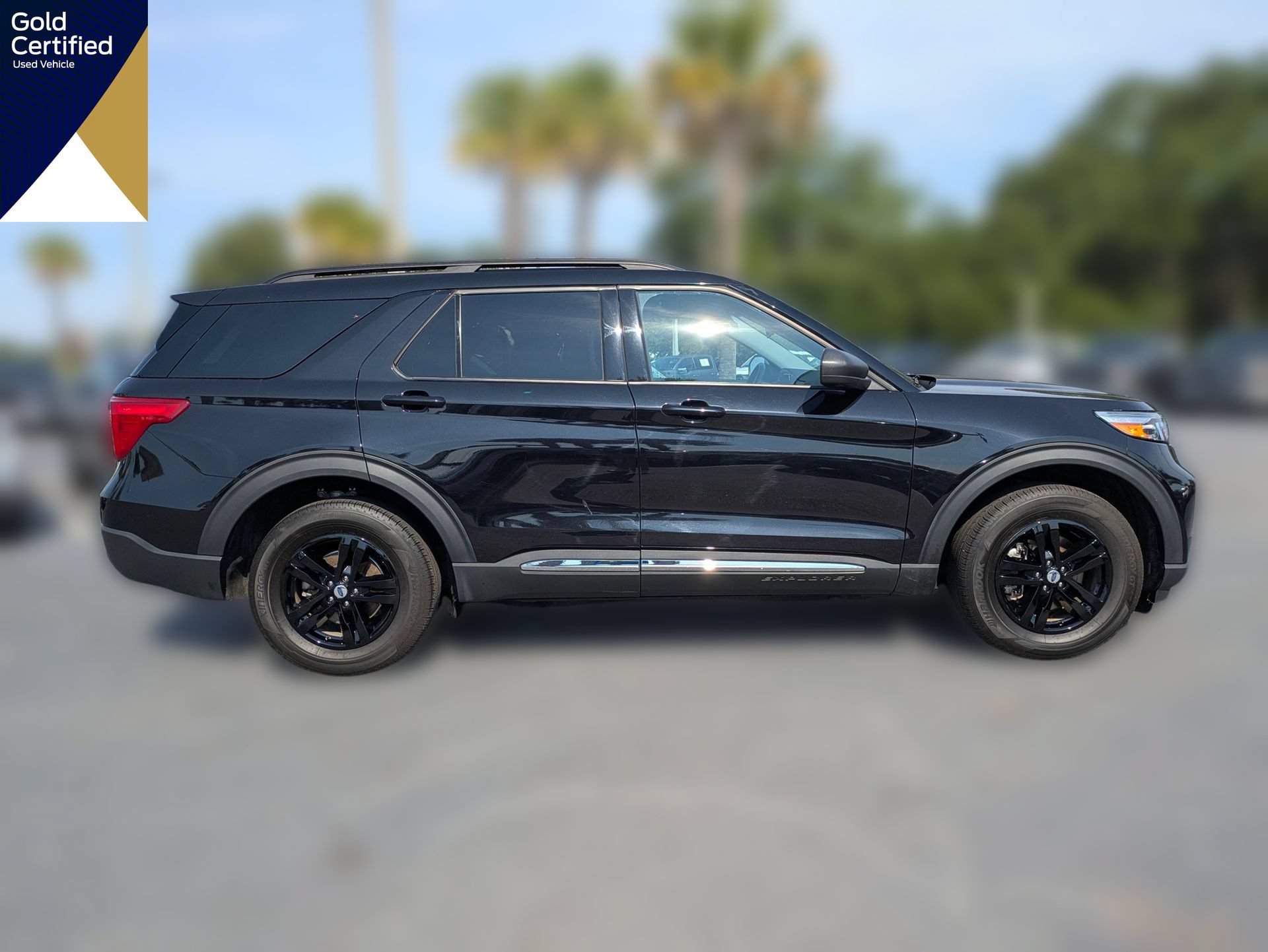 Certified 2023 Ford Explorer XLT w/ Equipment Group 202A AWD/4WD image 4