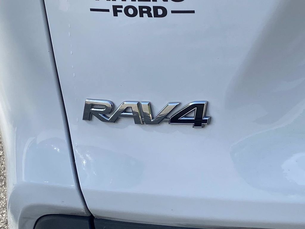 Used 2024 Toyota RAV4 XLE w/ Convenience Package FWD image 6