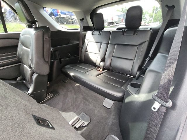 Certified 2022 Ford Explorer XLT w/ Equipment Group 202A AWD/4WD image 17