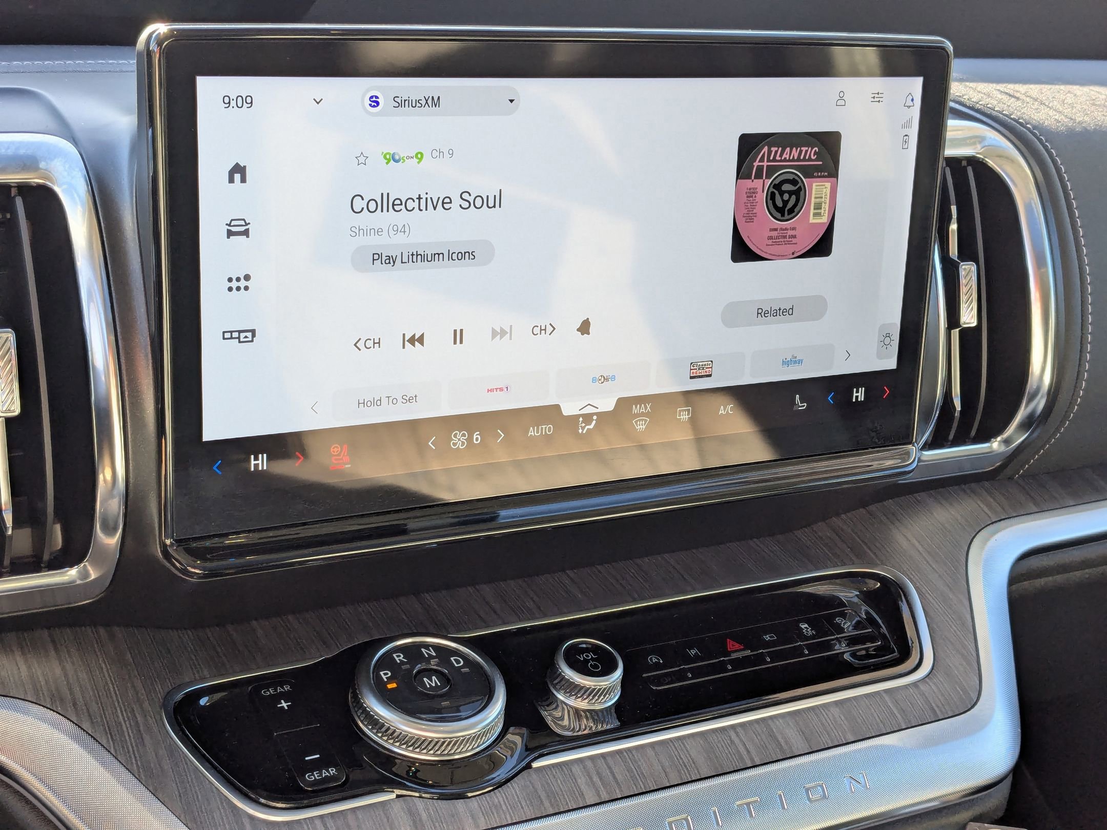 Certified 2025 Ford Expedition Platinum w/ Platinum Ultimate Package image 23