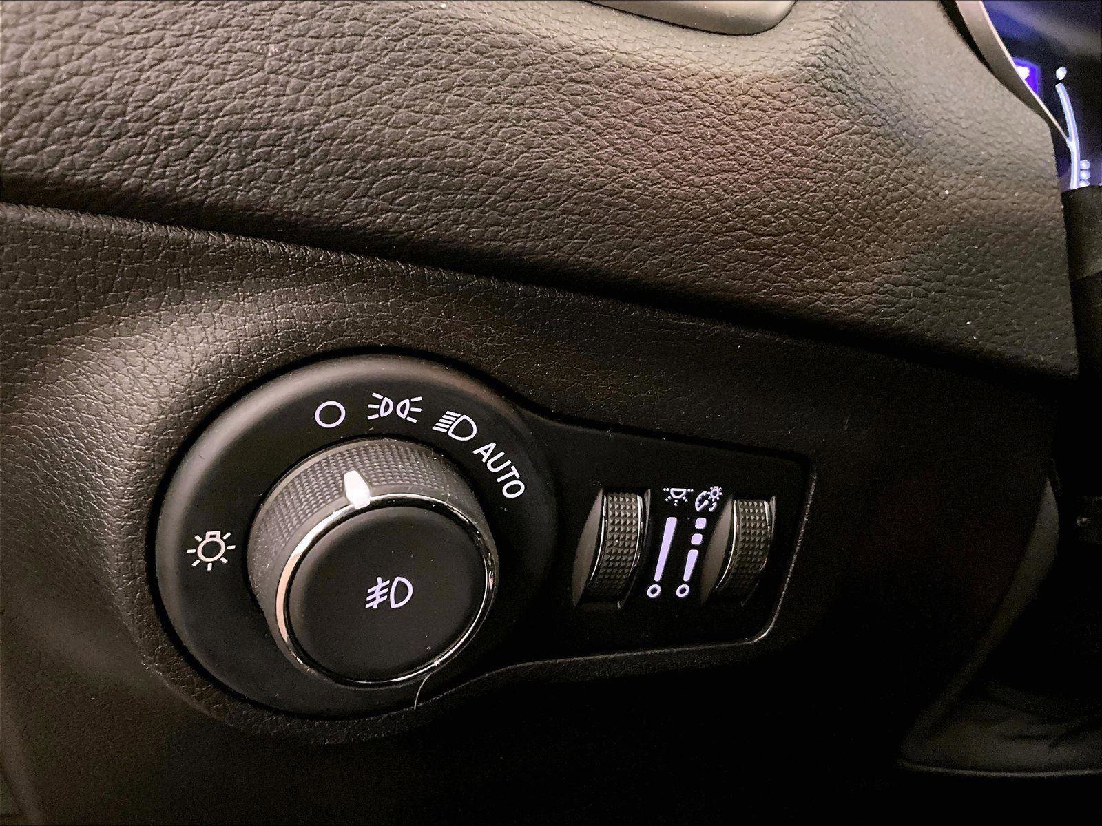 Used 2019 Jeep Compass Latitude w/ Cold Weather Group image 30