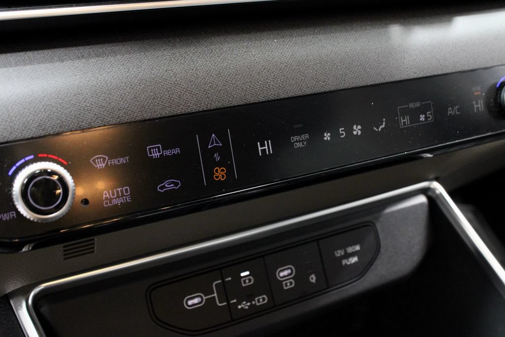Used 2026 Kia Carnival EX FWD image 32