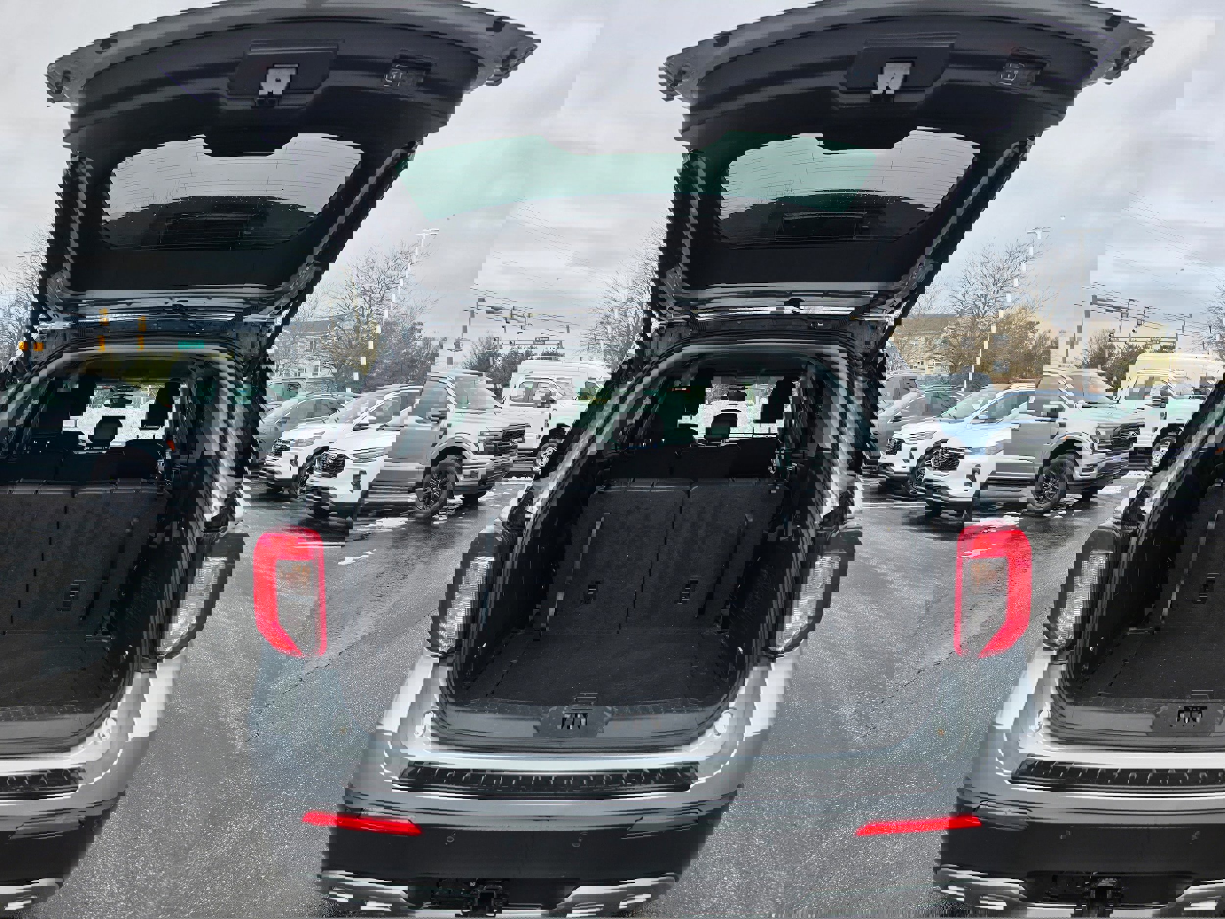 Certified 2023 Ford Explorer XLT w/ Equipment Group 202A image 9