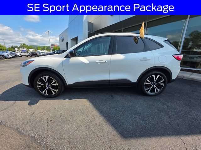 Certified 2022 Ford Escape SE w/ SE Sport Appearance Package AWD/4WD image 5