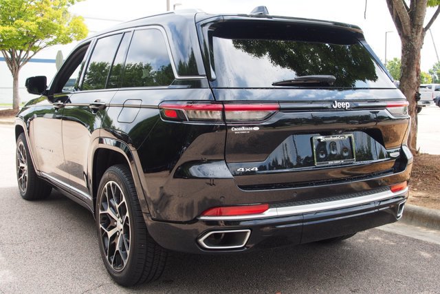 Used 2023 Jeep Grand Cherokee Summit AWD/4WD image 5