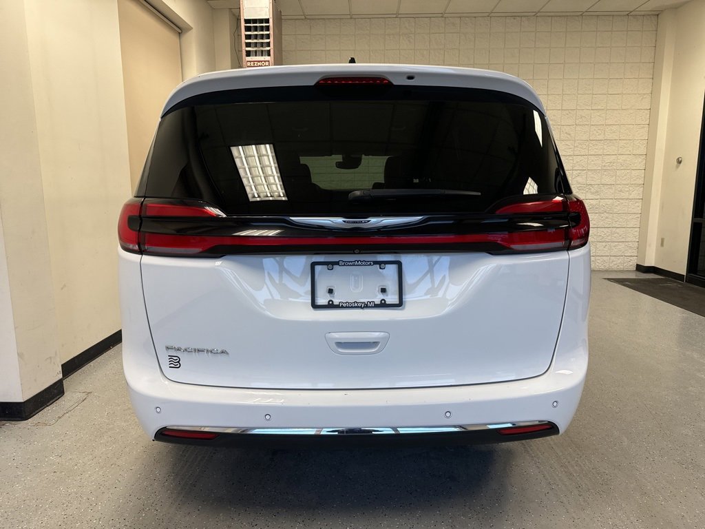 Used 2023 Chrysler Pacifica Touring-L image 46