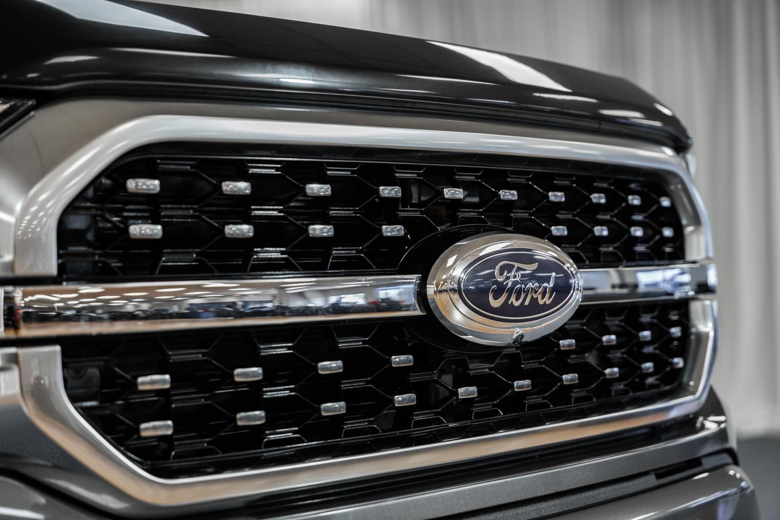 Certified 2022 Ford F150 Platinum w/ FX4 Off-Road Package image 7