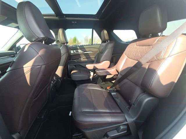 Certified 2025 Ford Explorer Platinum w/ LUX Leather Package AWD/4WD image 20