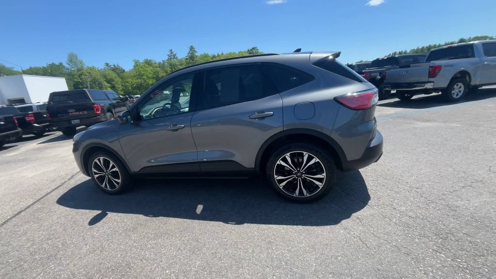 Certified 2022 Ford Escape SE w/ SE Sport Appearance Package AWD/4WD image 17