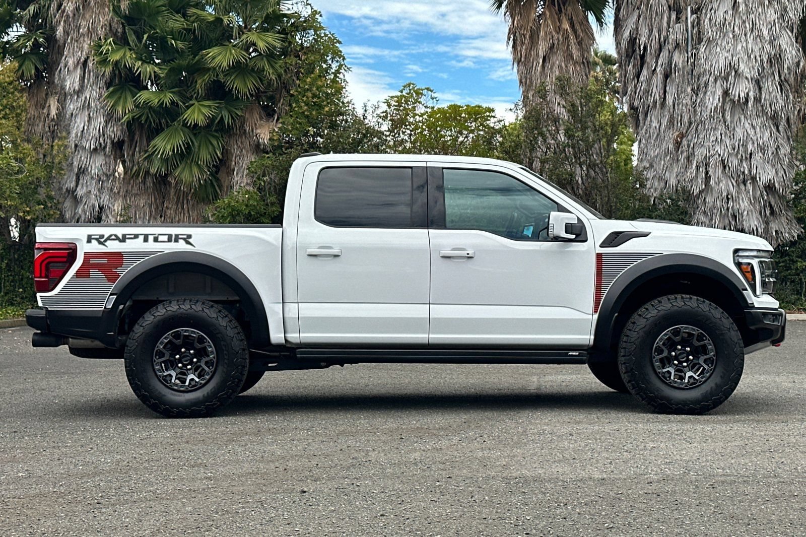 Certified 2024 Ford F150 Raptor w/ Equipment Group 803A Raptor R AWD/4WD image 2