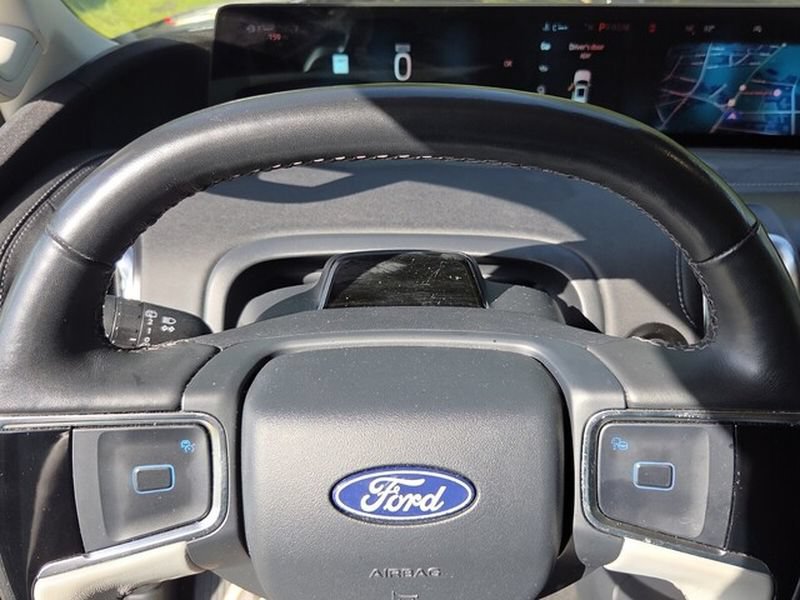 Certified 2025 Ford Expedition Platinum AWD/4WD image 24