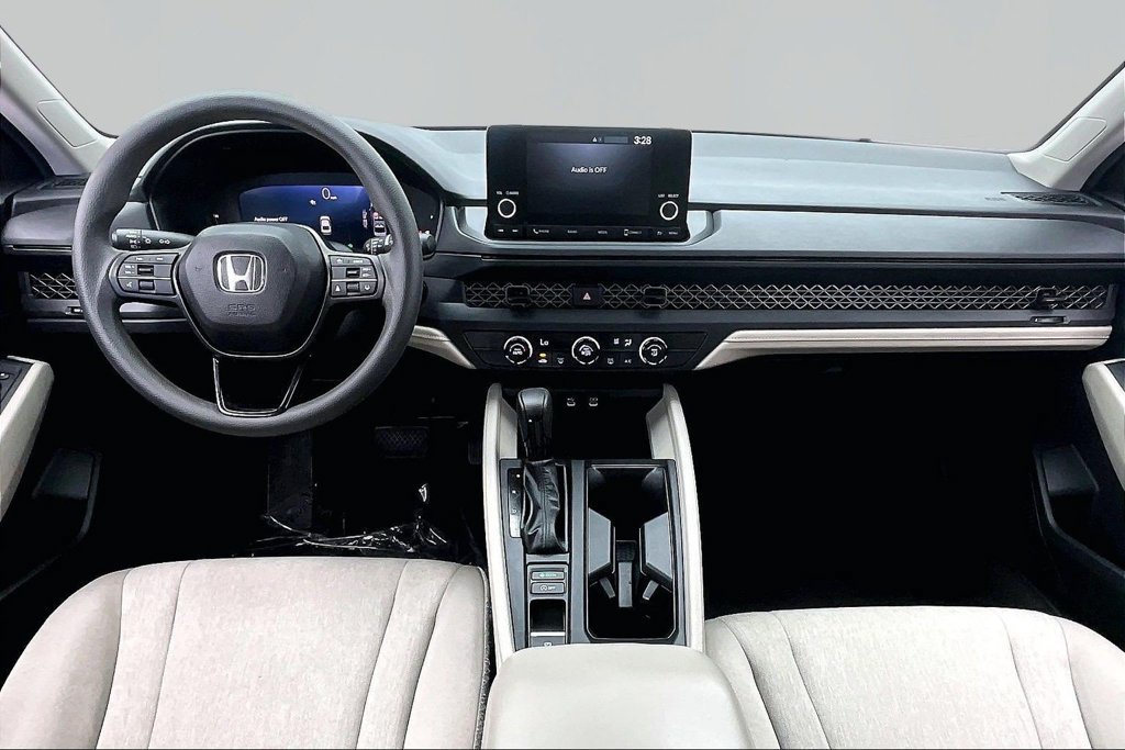 Used 2025 Honda Accord LX image 16