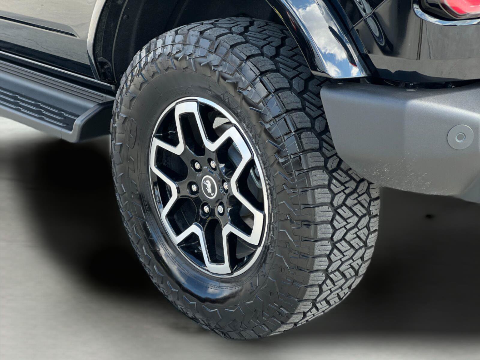 Certified 2025 Ford Bronco Outer Banks AWD/4WD image 11