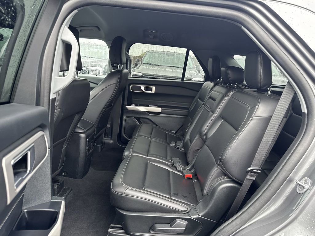 Certified 2023 Ford Explorer XLT w/ Equipment Group 202A AWD/4WD image 4