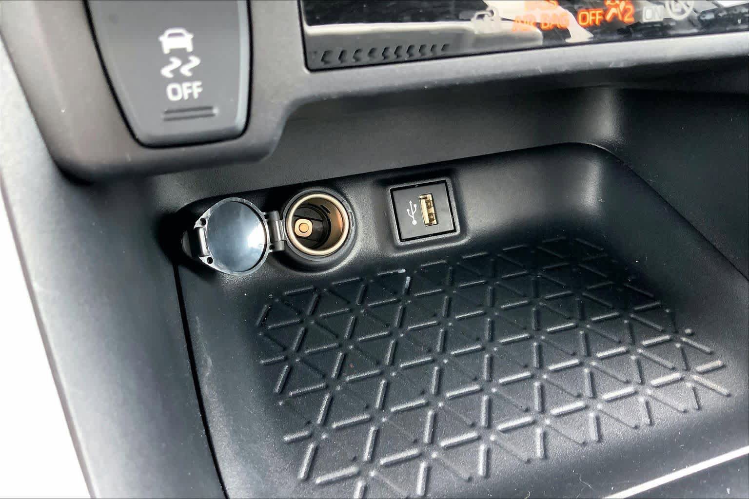 Used 2025 Toyota RAV4 XLE w/ Convenience Package FWD image 32