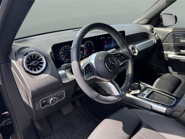 Used 2025 Mercedes-Benz GLB 250 4MATIC image 17