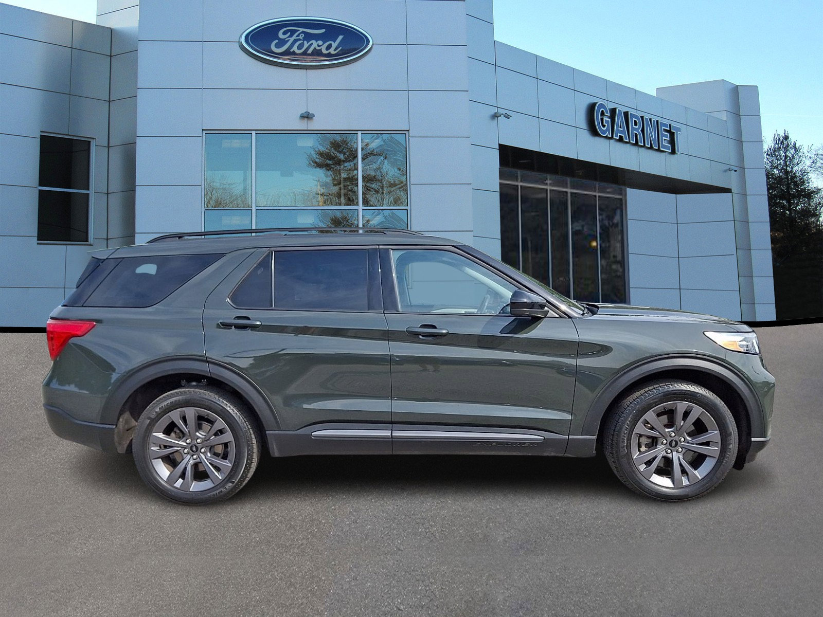 Certified 2024 Ford Explorer XLT w/ Equipment Group 202A AWD/4WD image 10