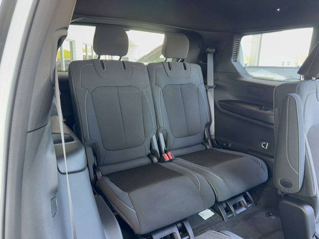 Used 2025 Jeep Grand Cherokee L Laredo image 18