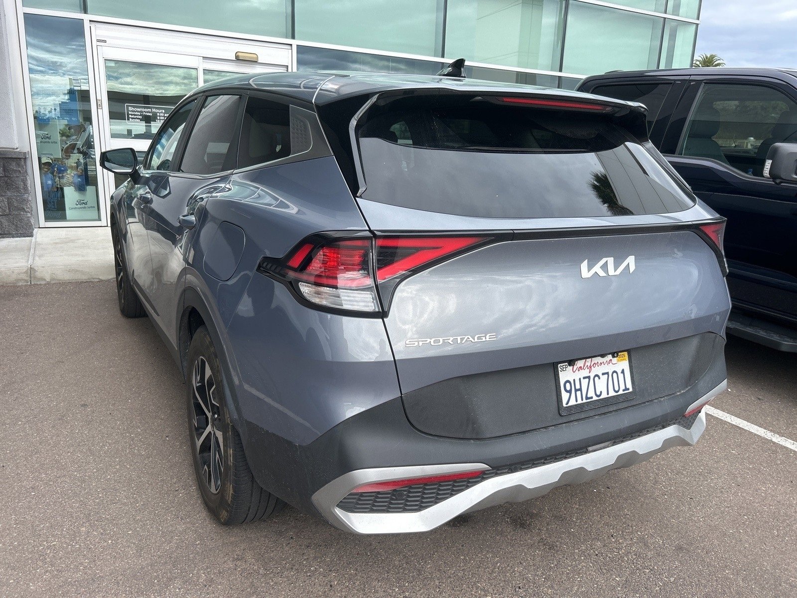 Used 2024 Kia Sportage EX image 6