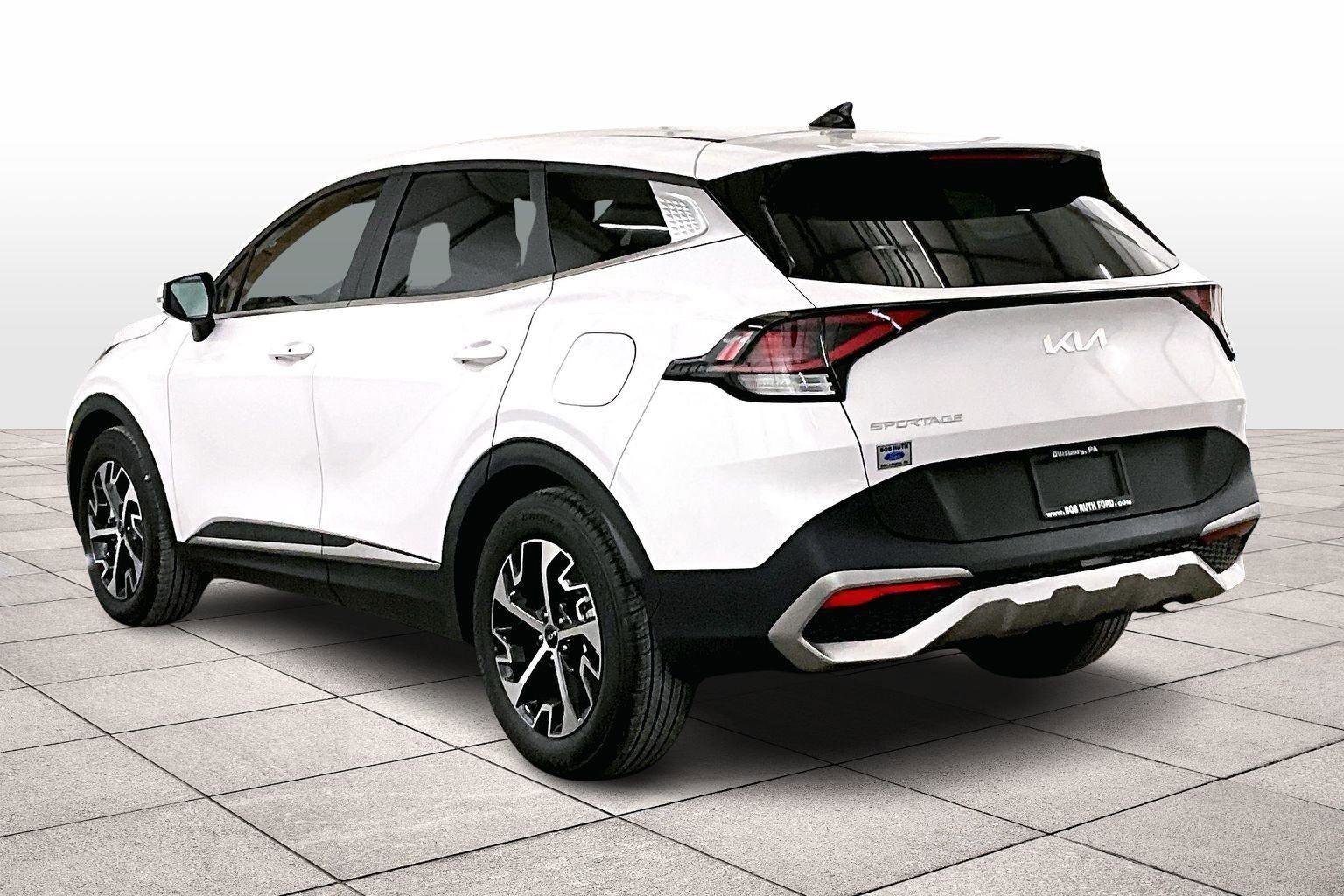 Used 2023 Kia Sportage EX image 4