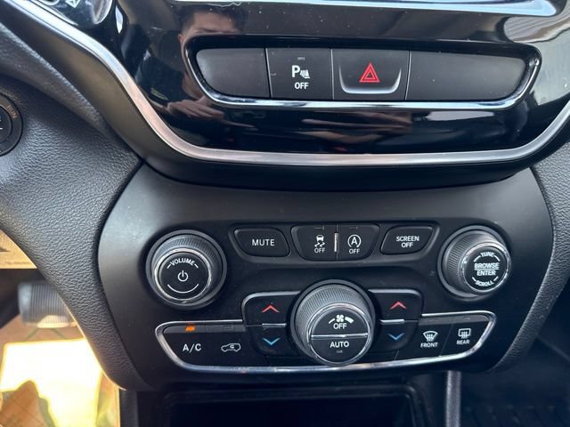 Used 2019 Jeep Cherokee Limited AWD/4WD image 24