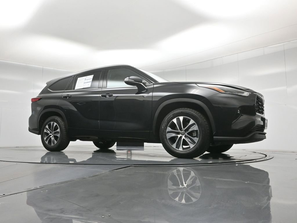 Used 2022 Toyota Highlander XLE FWD image 49
