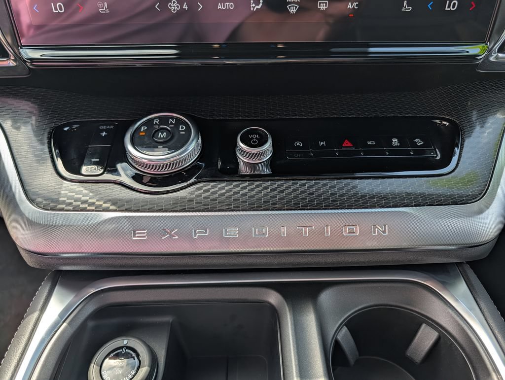 Certified 2026 Ford Expedition Platinum w/ Stealth Appearance Package AWD/4WD image 12