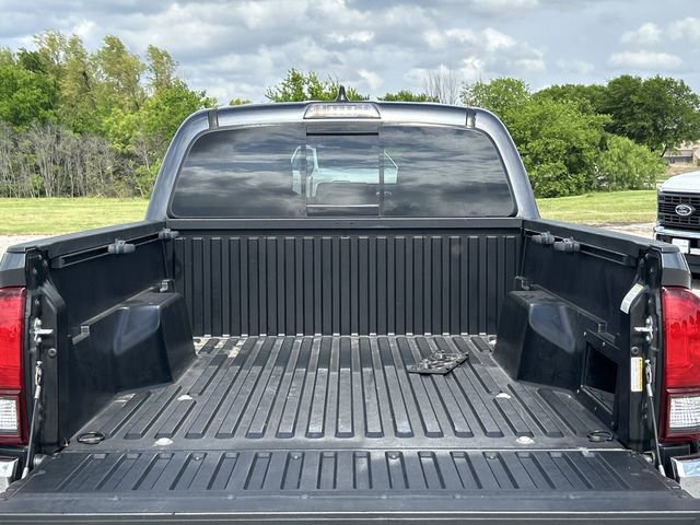 Used 2022 Toyota Tacoma SR5 RWD image 32