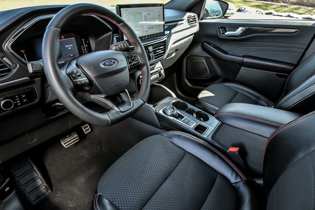 Certified 2024 Ford Escape ST-Line w/ Tech Pack #1 image 15