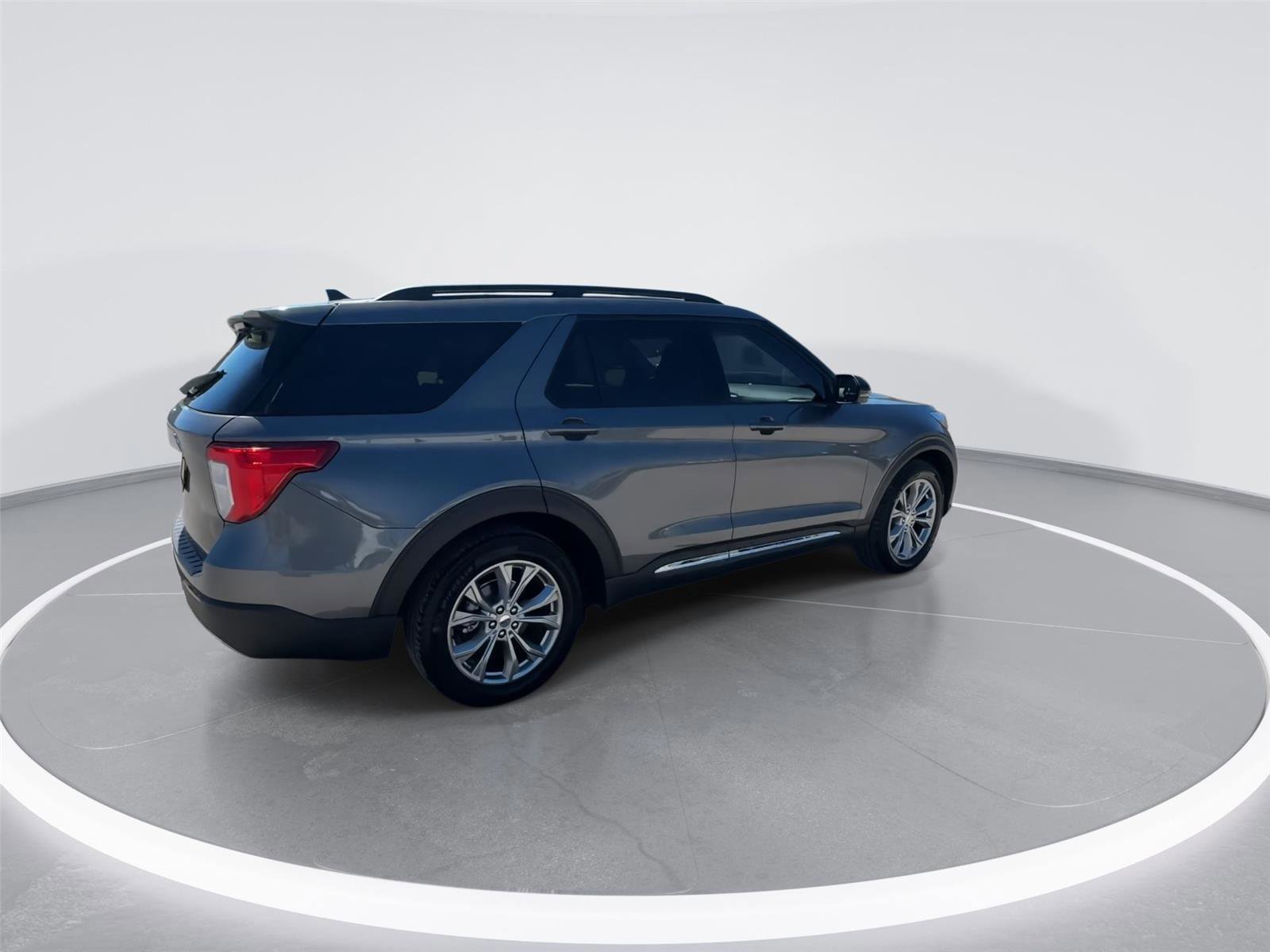 Certified 2024 Ford Explorer XLT w/ Equipment Group 202A image 4