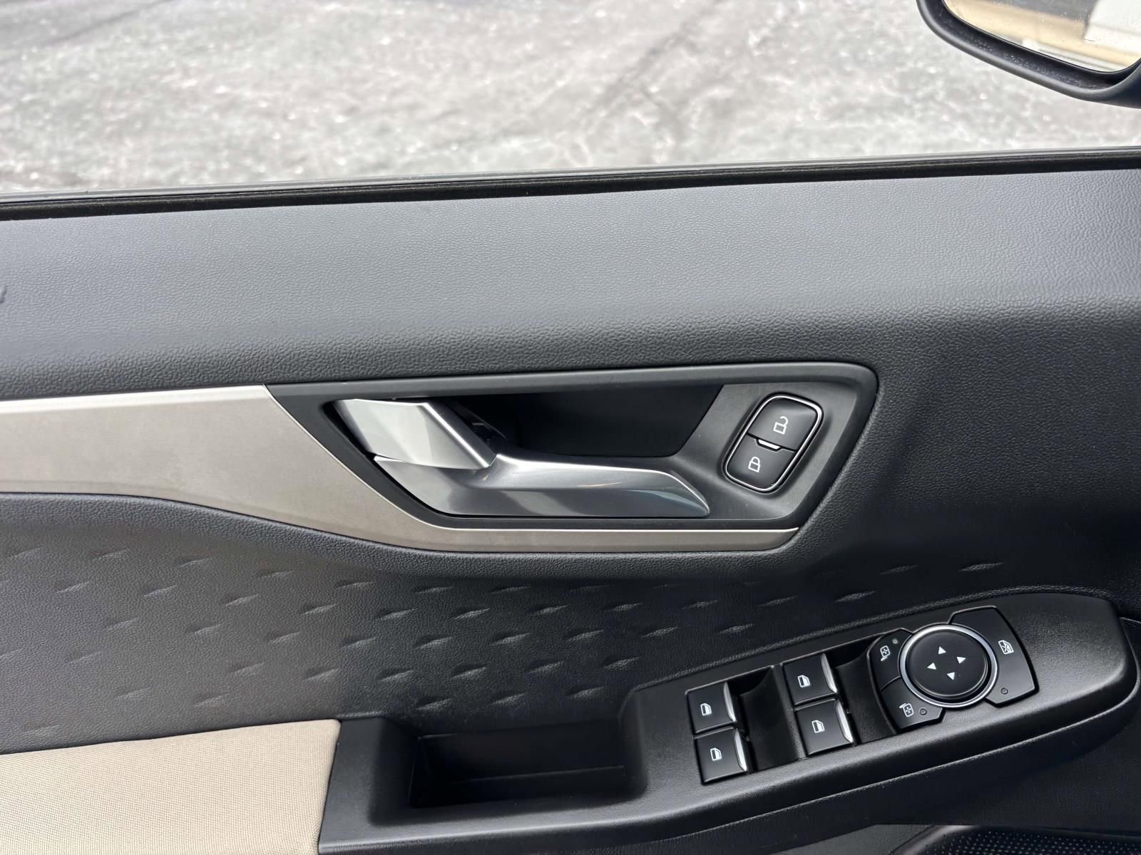 Certified 2020 Ford Escape SE image 14