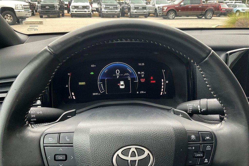 Used 2025 Toyota Camry SE FWD image 13