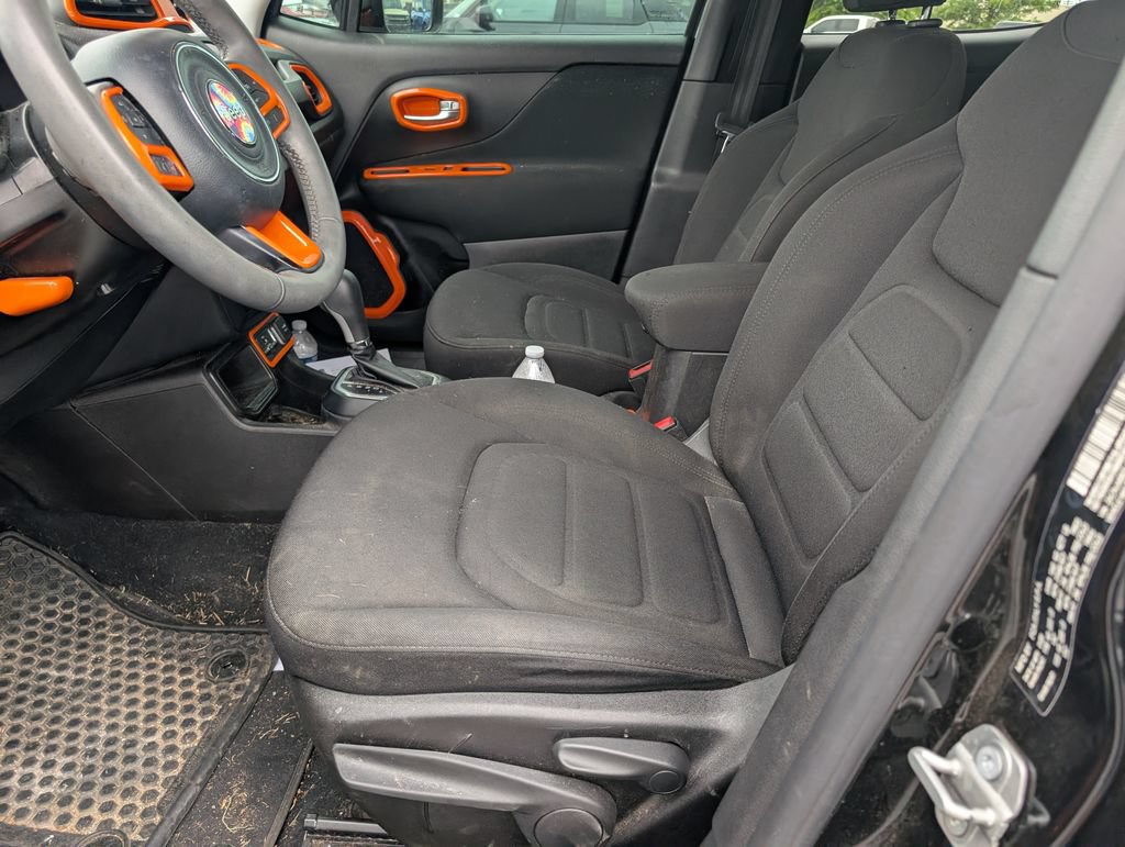 Used 2020 Jeep Renegade Latitude FWD image 9